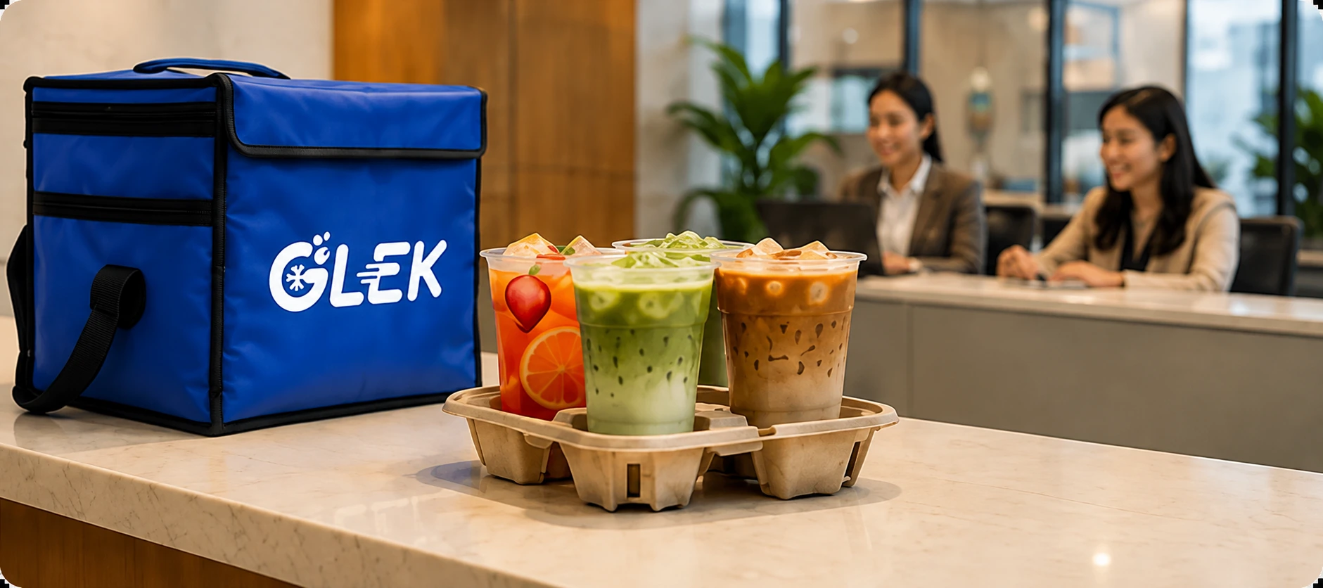 Minuman tersegel di samping tas GLEK